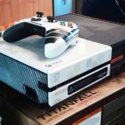 Xbox One im Titanfall Design
