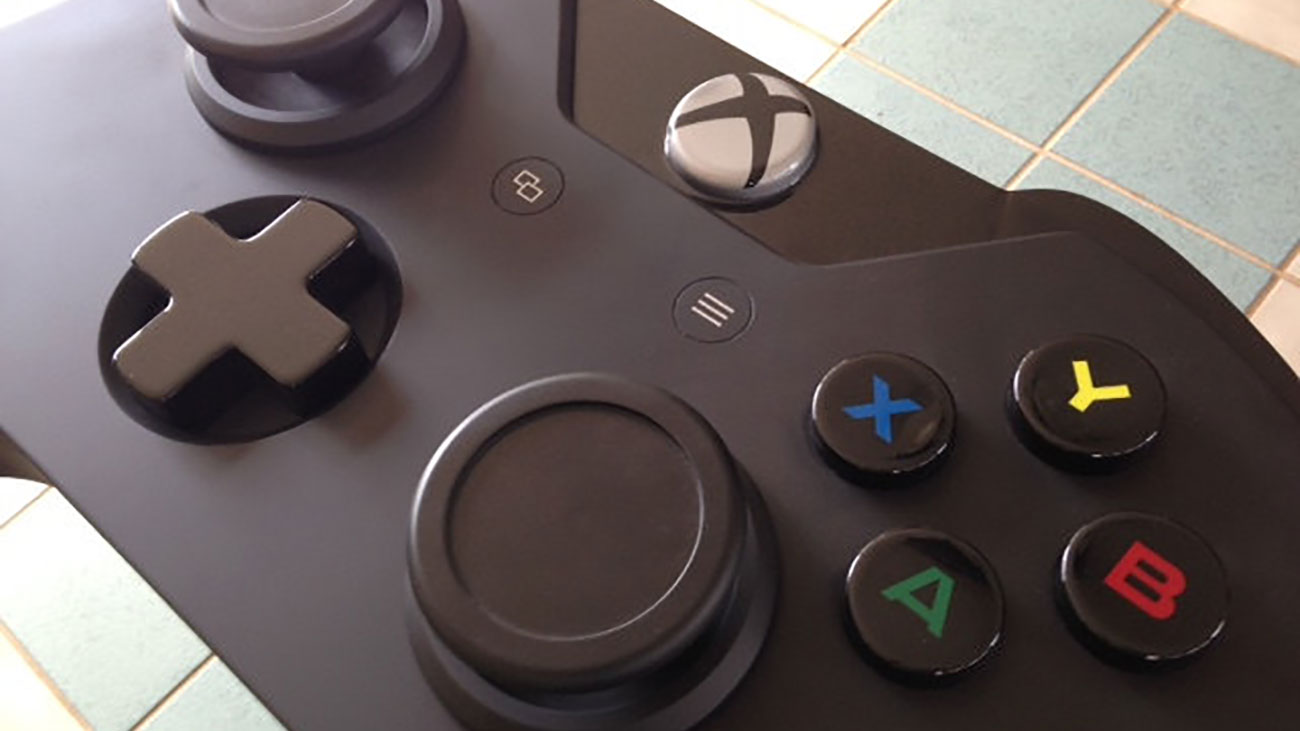 Xbox One: Handgemachter Game Controller-Tisch