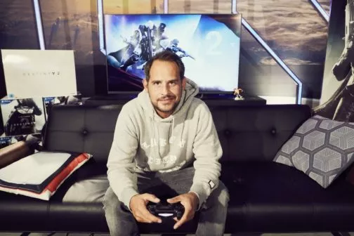Moritz Bleibtreu und Christoph Metzelder treten zum Start von Destiny 2 als Team an.