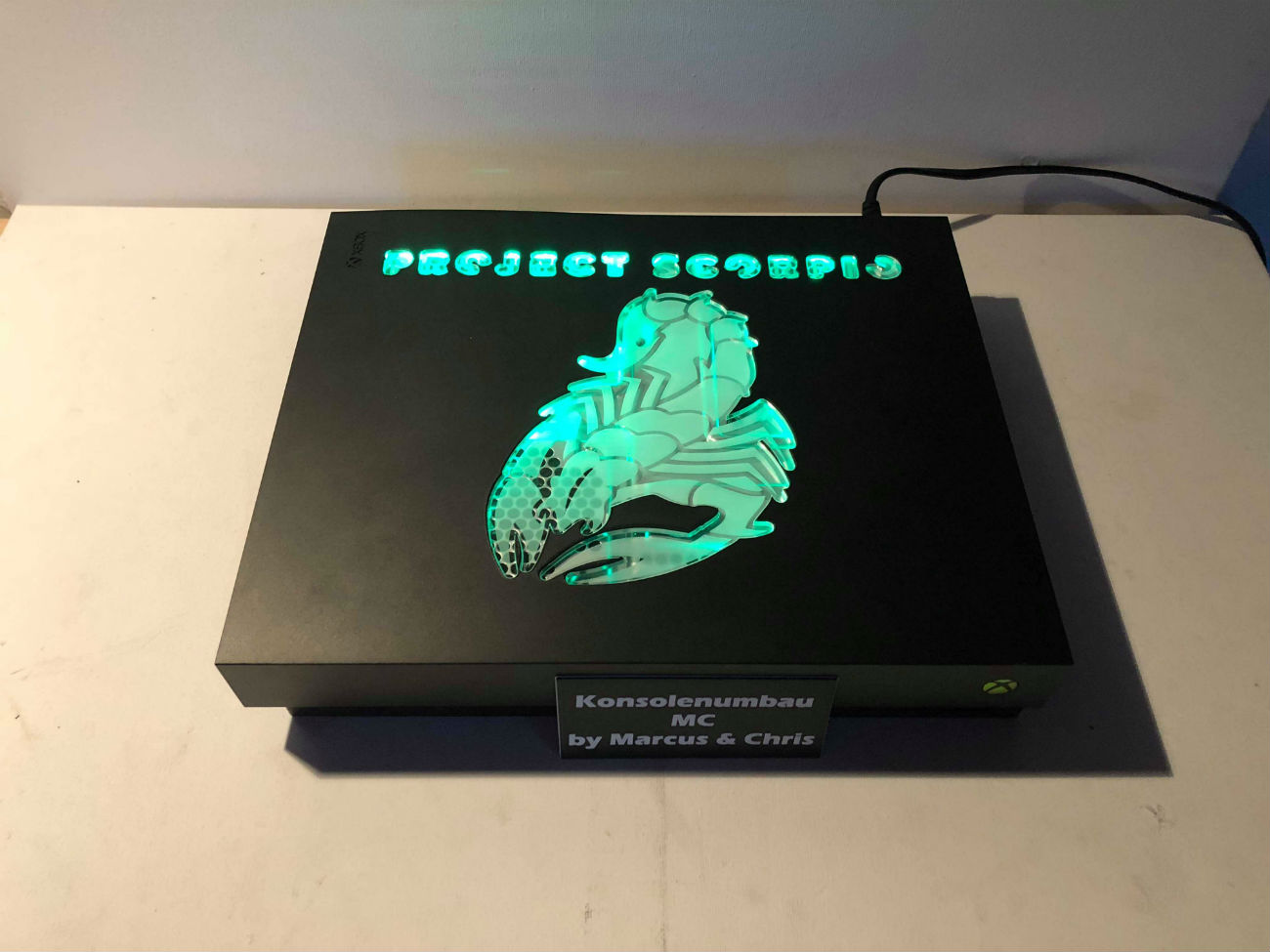 Xbox One X: Project Scorpio Acryl-Glas Mod