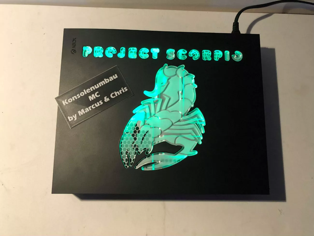 Xbox One X: Project Scorpio Acryl-Glas Mod