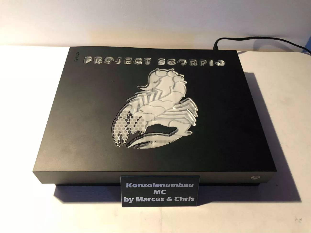 Xbox One X: Project Scorpio Acryl-Glas Mod