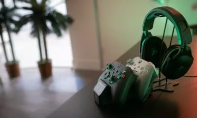 Turtle Beach: Fuel Dual Controller Charging Station mit Headset Stand