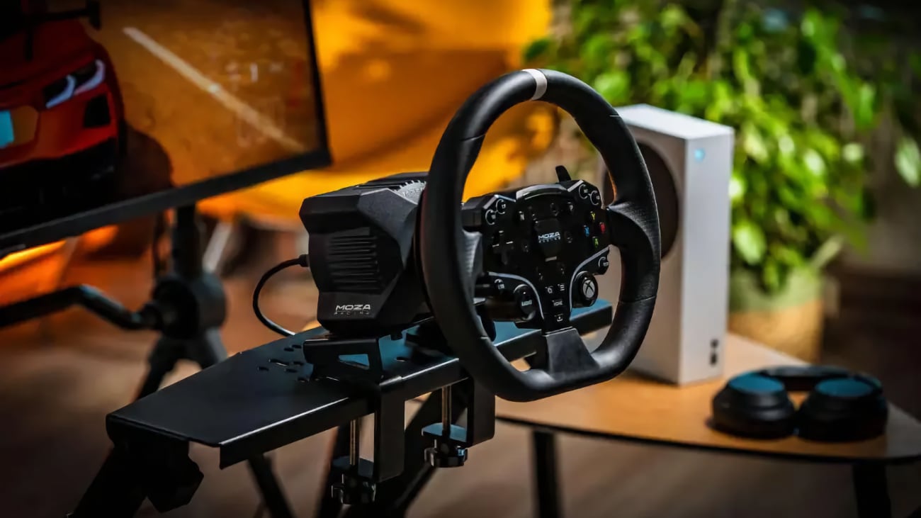 Moza R3 - Racing Wheel - Pedals